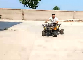 客戶來廠試沙灘車