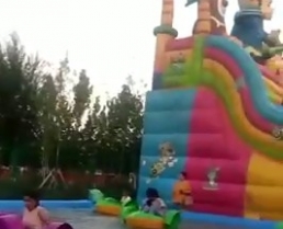 客戶(hù)購(gòu)買(mǎi)海倍充氣城堡及水池現(xiàn)場(chǎng)反饋