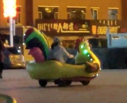 客戶(hù)購(gòu)買(mǎi)充氣電瓶車(chē)、托馬斯碰碰車(chē)現(xiàn)場(chǎng)反饋視頻