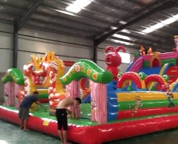 雙龍大滑梯72平的充氣城堡測試打包發貨