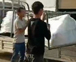 客戶購買海貝充氣城堡，沙灘車打包發貨視頻