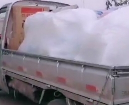 客戶來廠試車并拉充氣城堡、碰碰車現場視頻